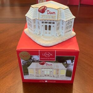 Authentic lenox diner mistletoe park lights up batteries not included
